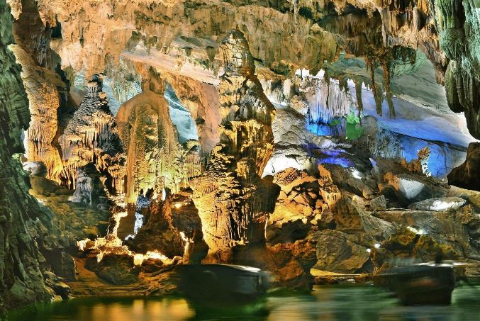 Aquarium-cave-ninh-binh-vietnam